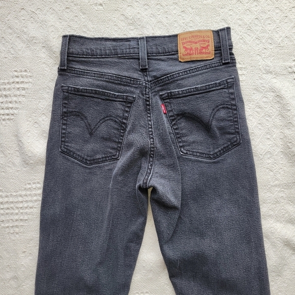 Levi's Distressed Wedgie Straight Leg Casual Everyday Coastal Denim Jean- Black - Picture 4 of 10